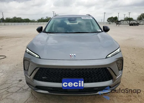 2024 Buick Envision Essence z USA, uszkodzony, nr VIN LRBFZPE49RD054342